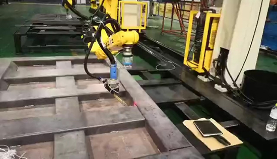 創(chuàng)想智控焊縫跟蹤在車廂板自動化焊接應(yīng)用