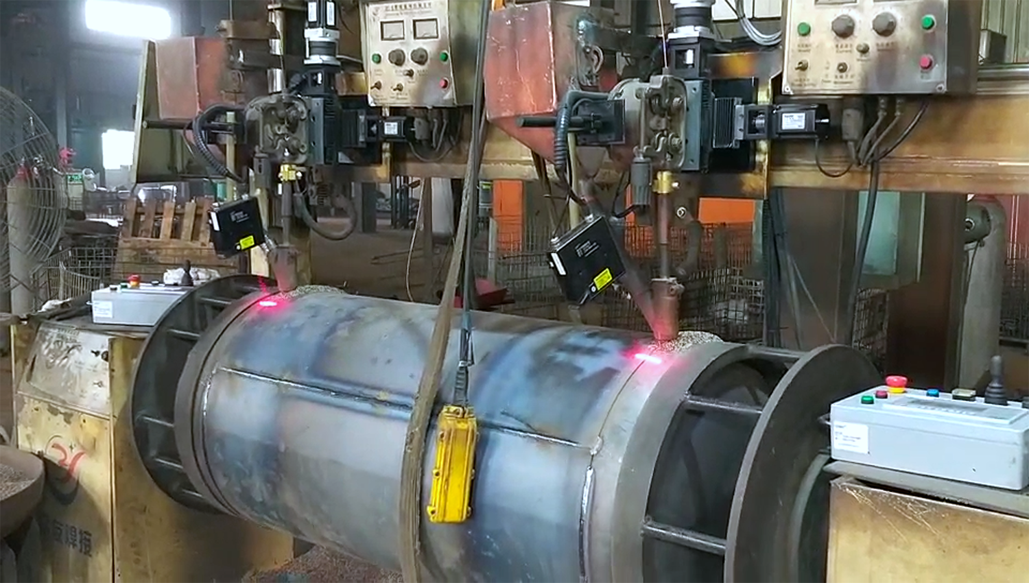 &emsp;&emsp;激光焊縫跟蹤傳感器在自動(dòng)化焊接流程中的作用