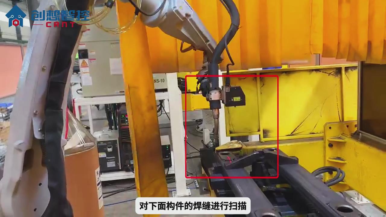 創(chuàng)想智控激光焊縫跟蹤系統(tǒng)協(xié)同松下機器人自動焊接高機貼板的應(yīng)用