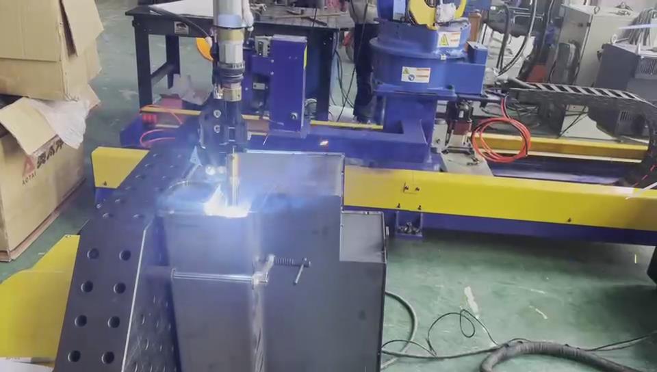 創(chuàng)想焊縫跟蹤系統(tǒng)適配安川機(jī)器人在油箱自動焊接的應(yīng)用案例