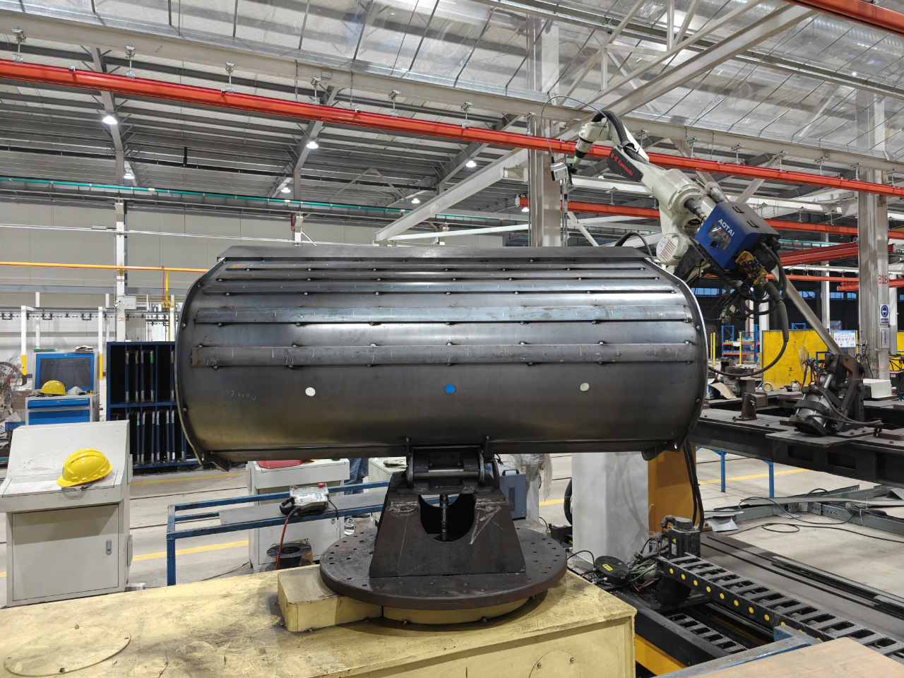 焊接機(jī)器人智能化升級(jí)：創(chuàng)想智控焊縫視覺(jué)跟蹤系統(tǒng)在建筑工程挖斗焊接中的應(yīng)用